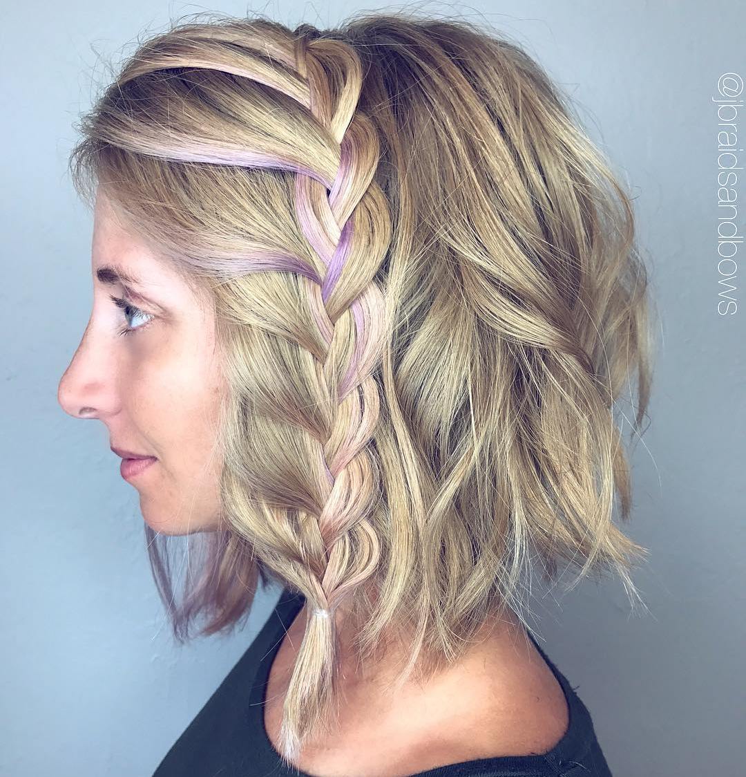 Trança básica em mechas frontais de cabelo bem curtinho