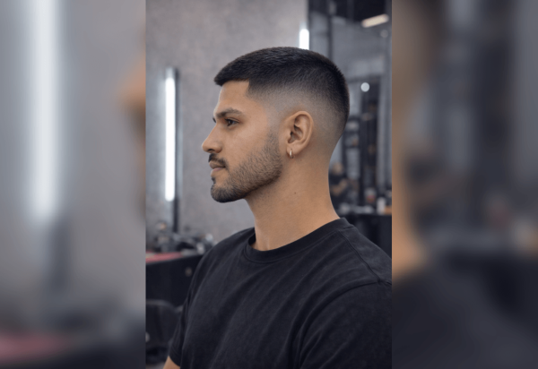 máquina de cortar cabelo com pentes numerados usados no corte infantil
