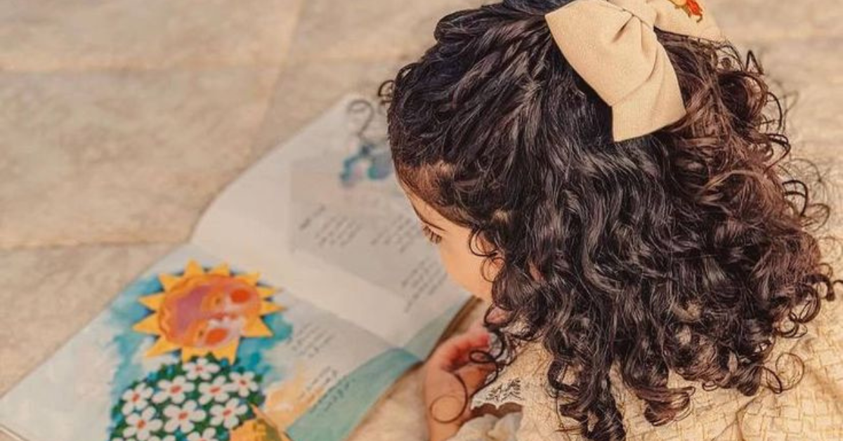 crianças cabelo cacheado