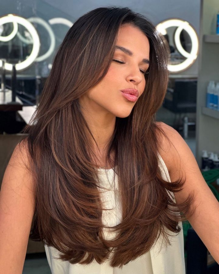 Corte de Cabelo Liso: Guia Completo para Volume, Movimento e Saúde Capilar no Brasil