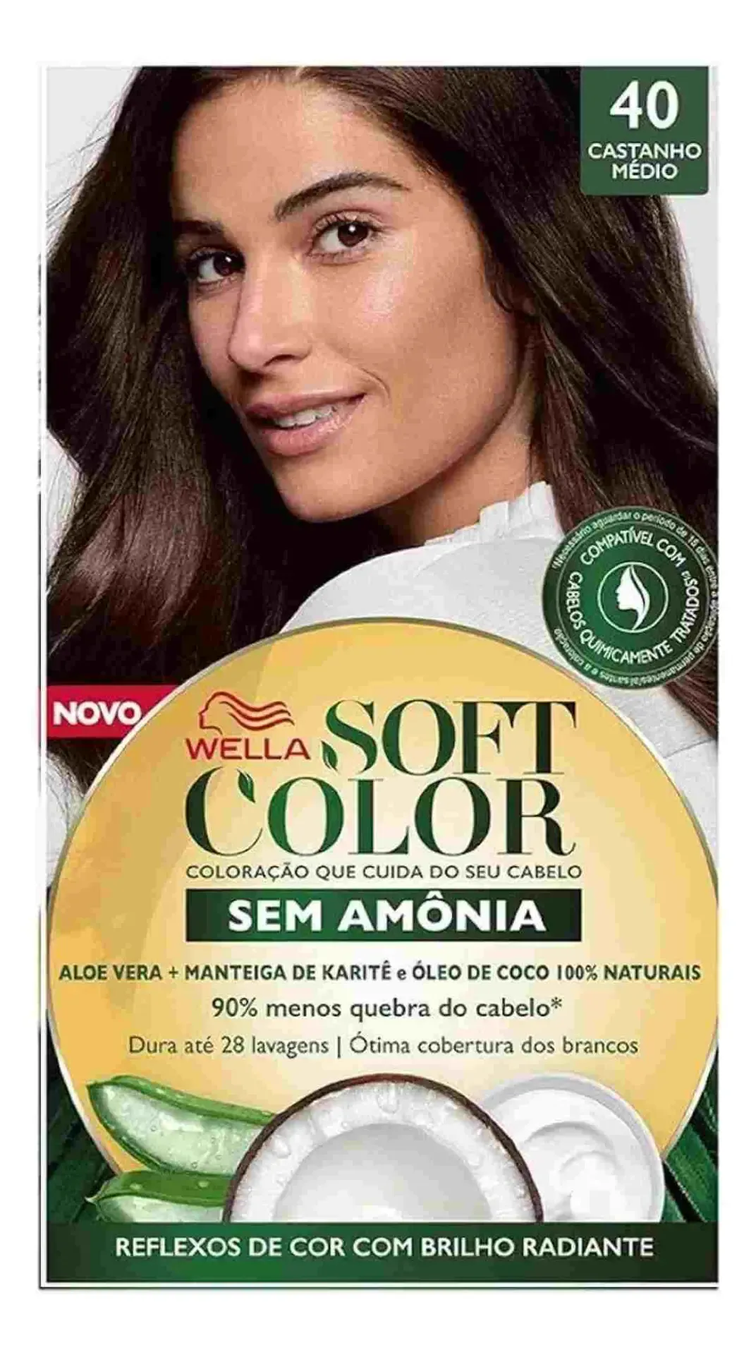 Teste de mecha sendo aplicado em fio de cabelo antes da coloração completa
