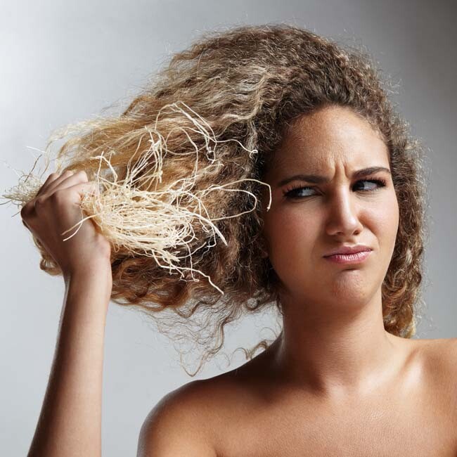 Cabelo com frizz em dia de umidade alta por excesso de glicerina
