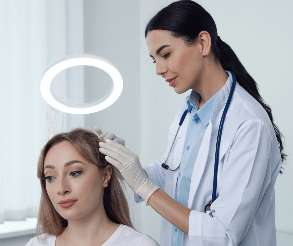 Frasco de produto alisante com selo de registro ANVISA, alertando sobre formol e ácido glioxílico