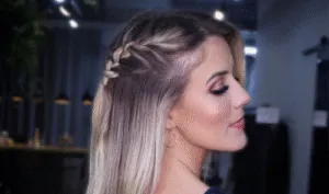 Trança Lateral com Mechas Soltas: Praticidade e Elegância para o Dia a Dia